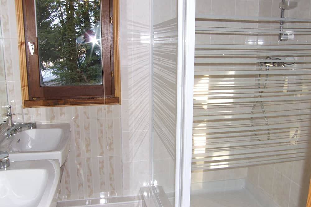 To just relax or to party in Le Collet d'Allevard, Allevard