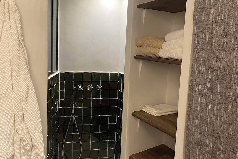 Le Petit Château is a village house in the charming village of Goult. in Goult, Regionaler Naturpark Luberon
