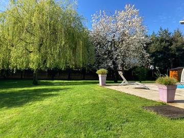 Chambre d’hôte pour 3 personnes, avec jardin ainsi que vue et piscine à Pontorson