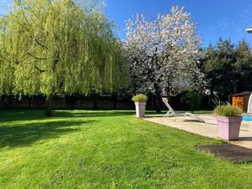 Chambre d’hôte pour 3 personnes, avec piscine ainsi que vue et jardin à Pontorson