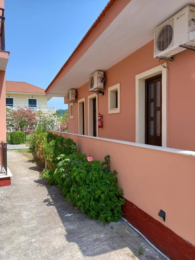 Ferienwohnung für 2 Personen, mit Balkon und Terrasse sowie Garten und Ausblick in Sidari