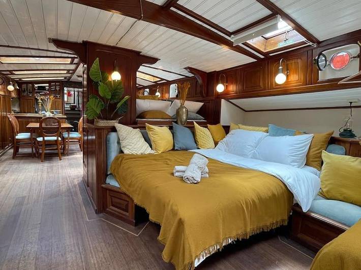 Boot voor 9 personen, with Terras and Uitzicht as well as Uitzicht op het meer in Amsterdam