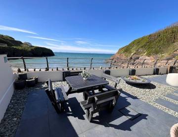 Holiday Rental for 8 People in Little Haven, Pembrokeshire, Photo 1