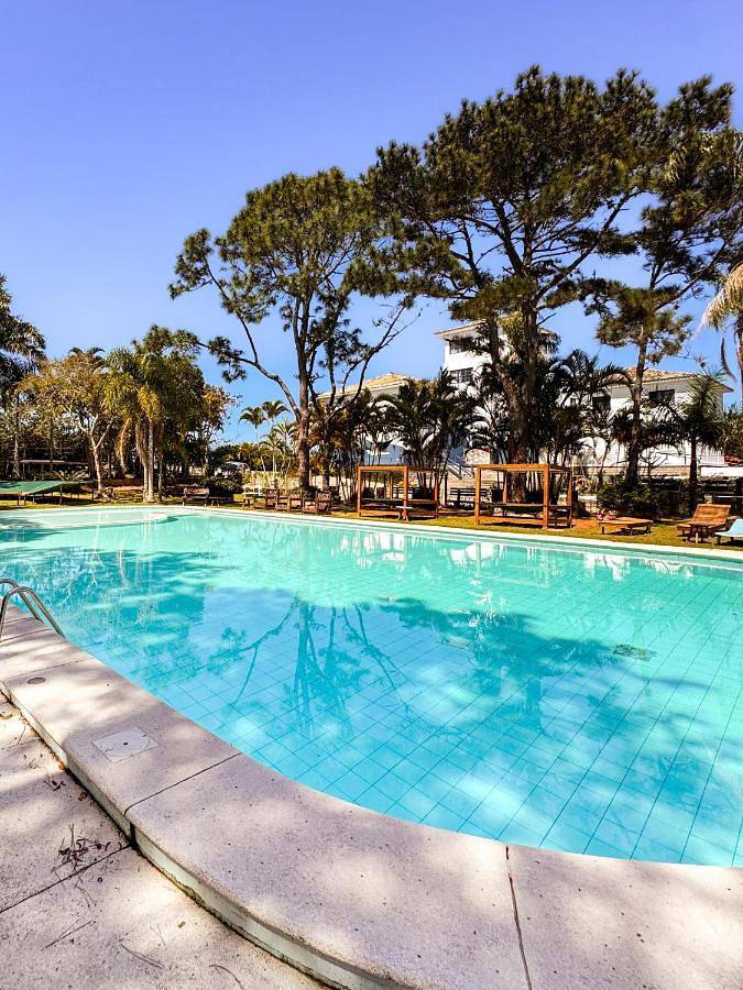 Pousadas para 4 pessoas, com jardim e piscina em Praia Mole