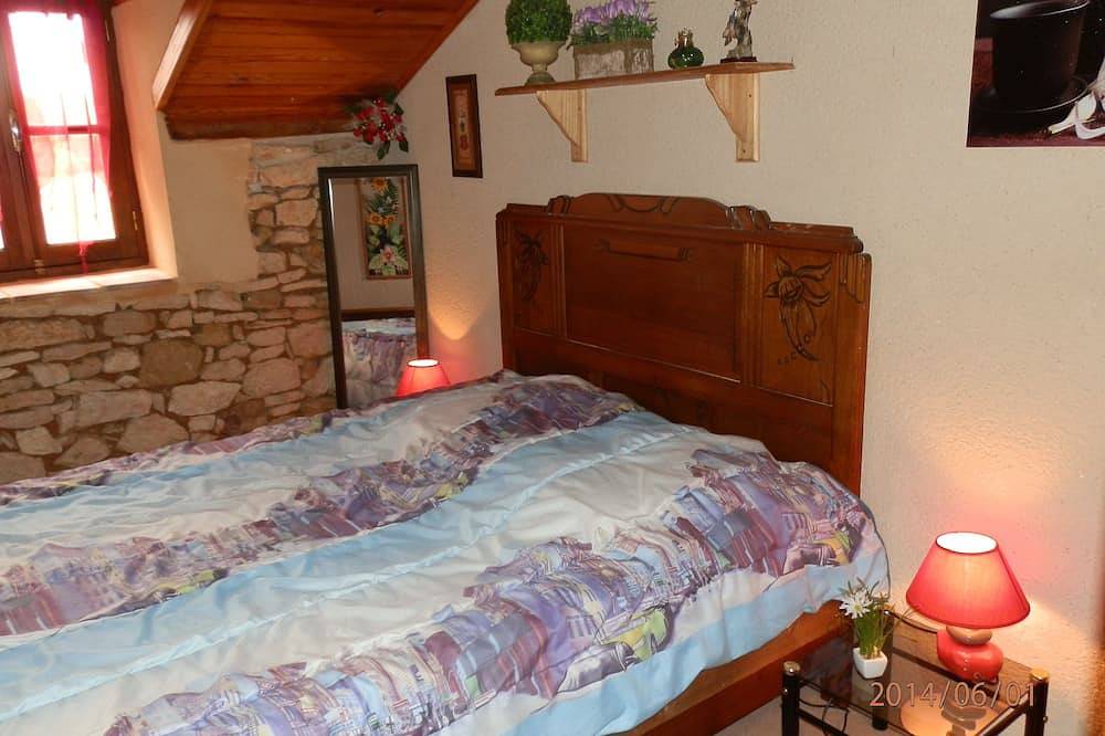 Deux gîtes de campagne (grange restaurée), à l'extrémité d'une ancienne ferme. in Puy-l'Évêque, Quercy