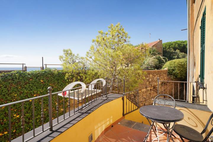 Appartamento intero, Appartamento 'Actis1, Borgo Dei Pescatori' con balcone e Wi-Fi in Marina delle Reti, Cervo (Liguria)