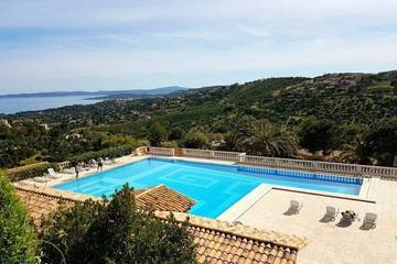 Ferienwohnung für 4 Personen, mit Terrasse und Pool in Les Issambres