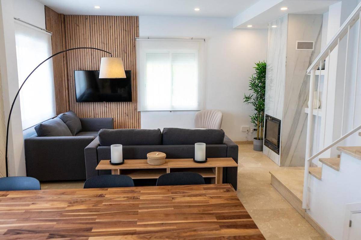 Villa with private swimming pool in Sevilla in Nervión, Sevilla
