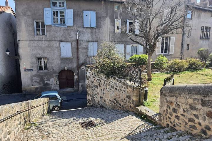 Gîte pour 4 personnes, avec Jardin dans Office de Tourisme du Puy en Velay