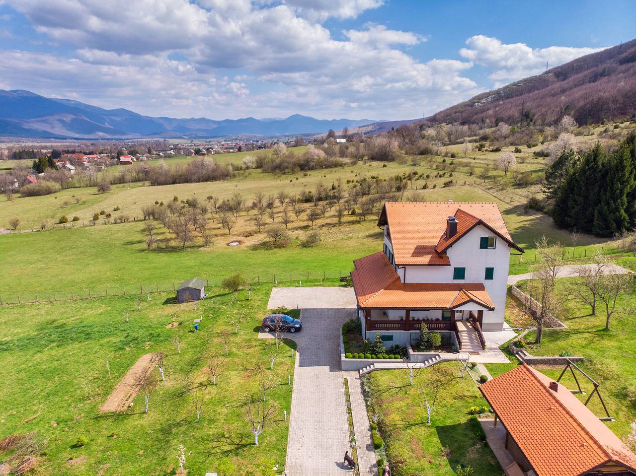 Apartamento entero, Apartamento de vacaciones para 5 personas con balcón in Rudanovac, Condado de Lika-Senj