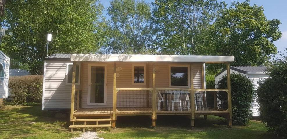 Location de vacances pour 4 personnes, avec vue ainsi que jardin et piscine à Baye - 2