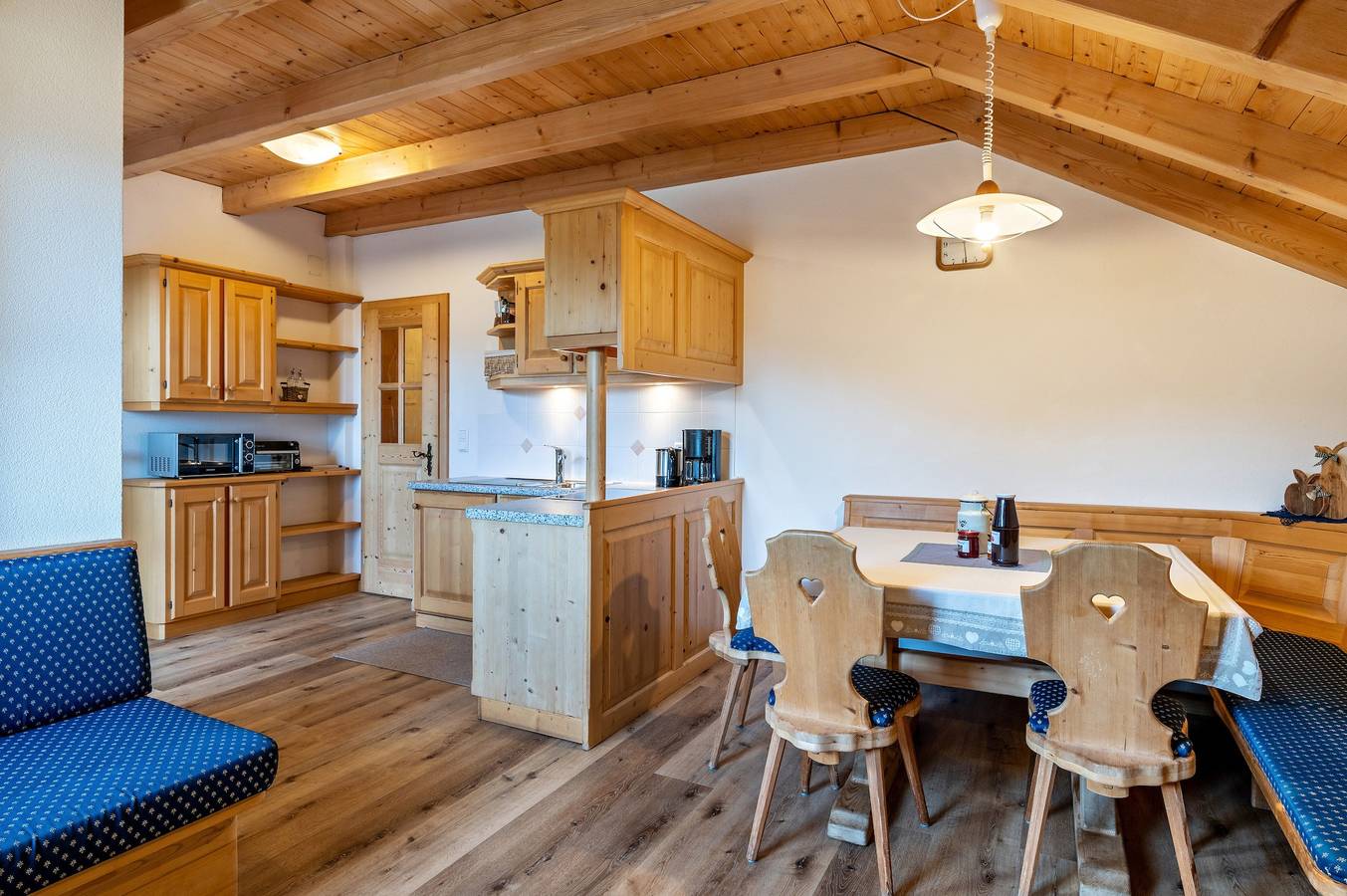 Ganze Wohnung, Ferienwohnung 'Kranebitterhof Enzian' mit Bergblick, Gemeinschaftsgarten und Wlan in Olang, Dolomiti Superski