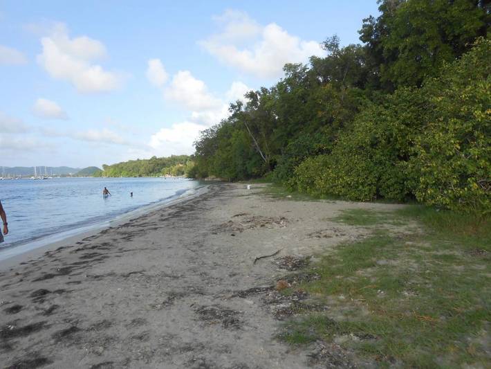 Gîte pour 3 personnes, avec vue ainsi que jardin et piscine dans Anse Caritan - 3