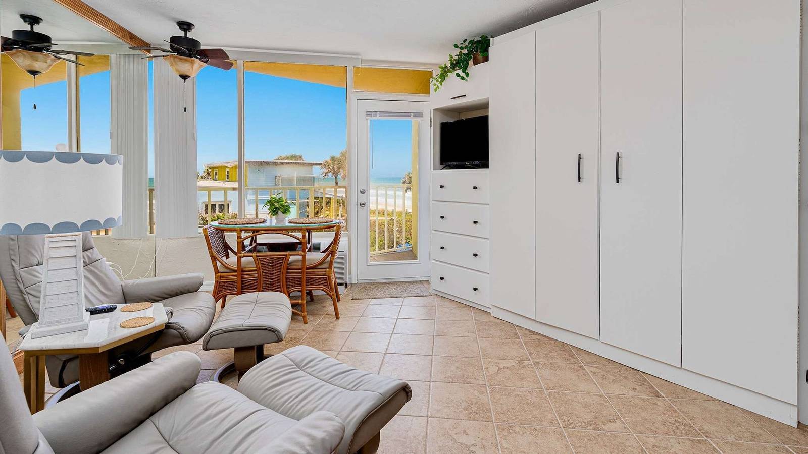 Ganze Wohnung, Coastal Soul - Ocean View at Symphony Beach Club in Ormond Beach, Florida