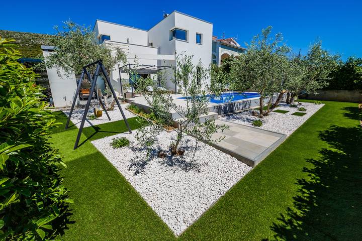 Location de vacances pour 9 personnes, avec piscine et terrasse à Trogir - 4