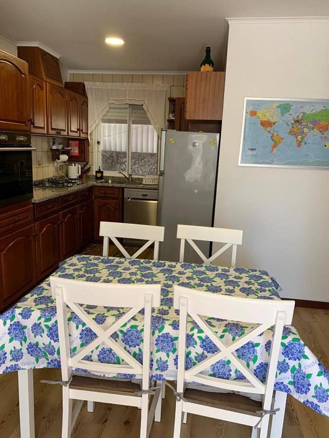 Location de vacances pour 4 personnes, avec vue ainsi que jardin et piscine dans Faial - 2