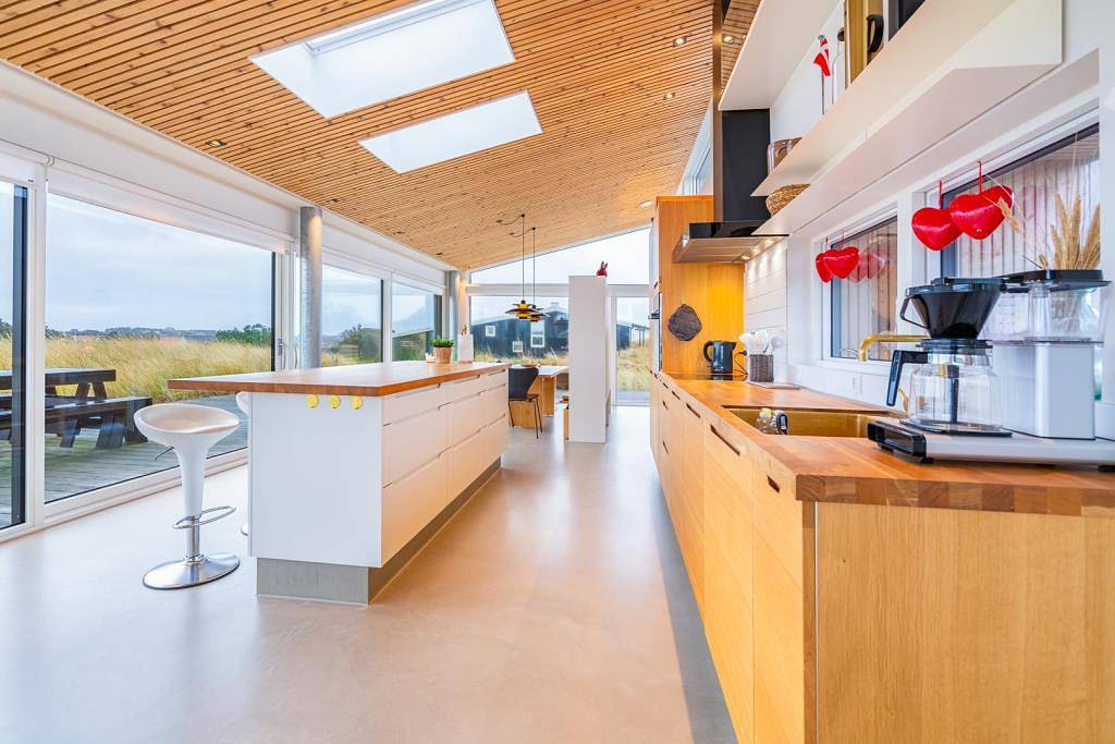 Falkevej 12 – Modernes Ferienhaus mit Panoramablick über Henne Strand in Henne, Varde