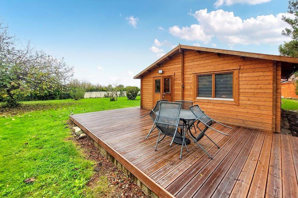 2 bedroom awesome home in Chenac-Saint-Seurin-d' in Chenac-Saint-Seurin-d'Uzet, Saintes region