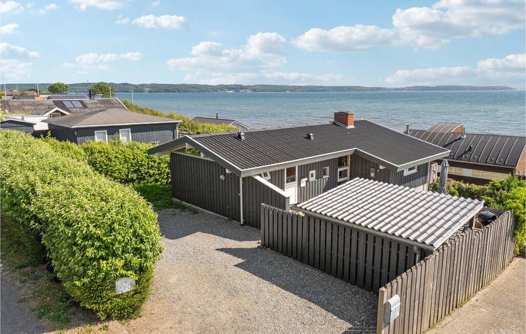 Feriehus for 4 personer, med Terrasse i Hvidbjerg Strand