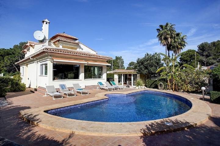 Chalet para 10 personas, con balcón y jardín en Les Rotes