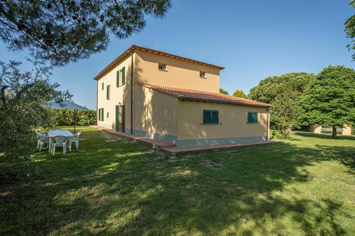 Villa für 8 Personen, mit Ausblick und Garten in Livorno - 2