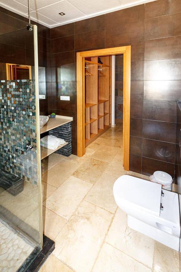 Chalet para 12 personas, con piscina además de jardín y vistas, Se admiten mascotas en Canal de Navarrés - 4