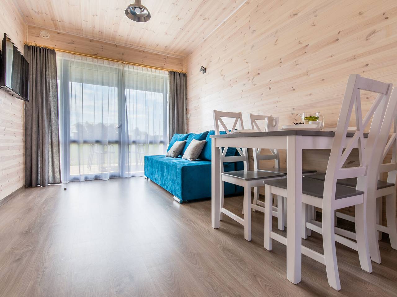 Gemütliche Ferienhäuser aus Holz mit Terrassen in Krynica Morska, powiat nowodworski