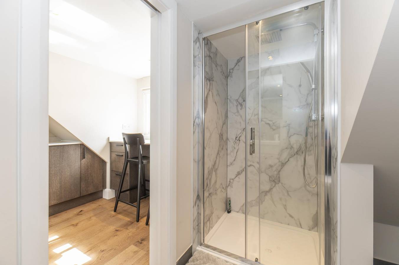 Entire apartment, Central Surbiton Studio | Walk to Station - Pass the Keys in Surbiton, London
