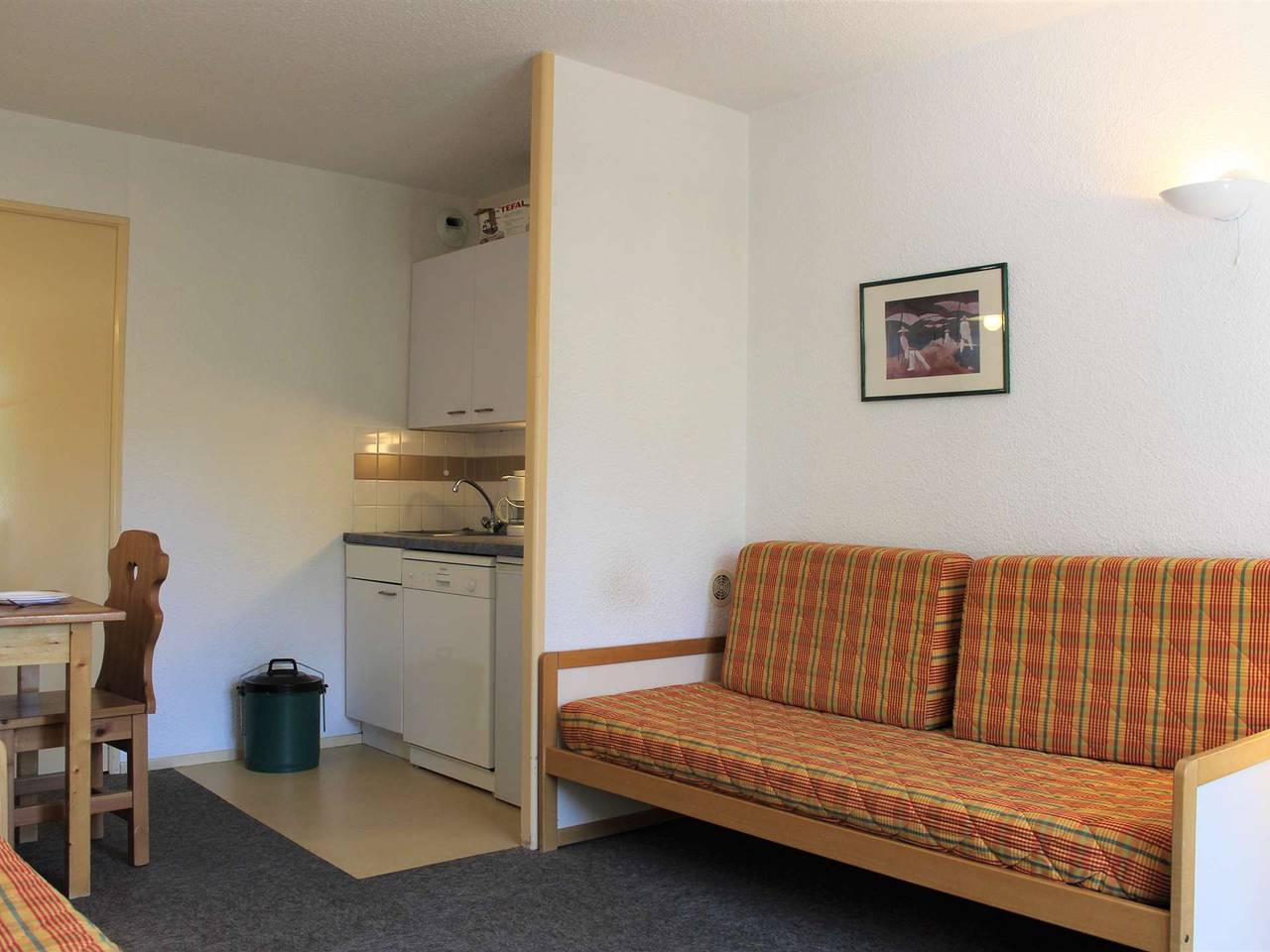 Entire apartment, Cozy studio 27m², sleeps 4, 200m from slopes in Vars in Vars, Briançon region