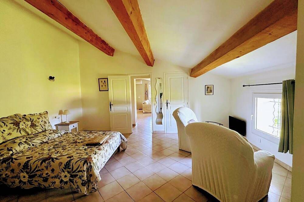 Appartement entier, Gîte spacieux en Provence, 2 chambres, climatisation, wifi fibre, parking in Apt, Parc naturel régional du Luberon