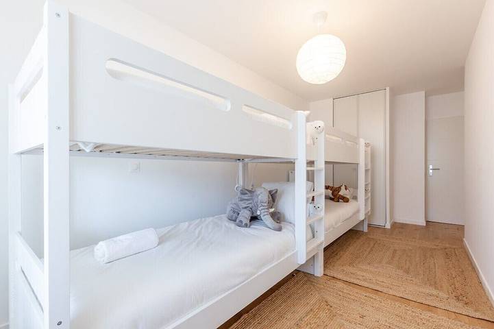 Ganze Wohnung, Apartment-Eigenes Badezimmer-Apartment-Strassenblick in Chessy, Seine-et-Marne