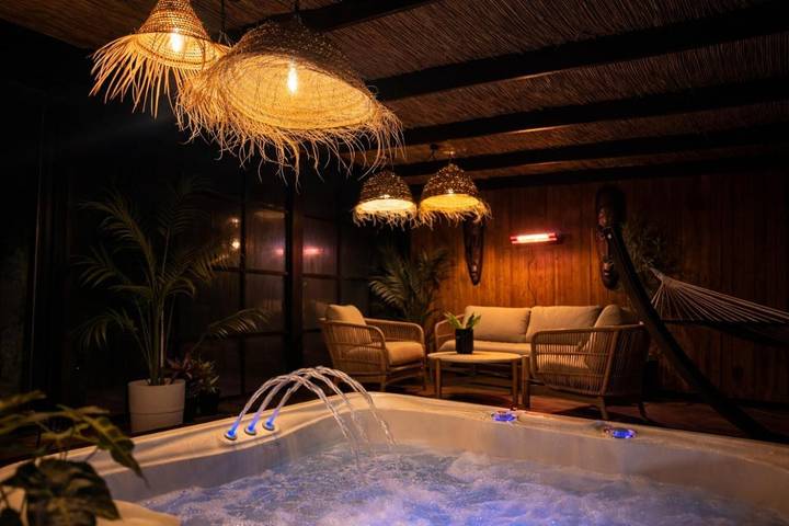 Ferienhaus für 4 Personen, mit Whirlpool und Terrasse sowie Garten und Sauna