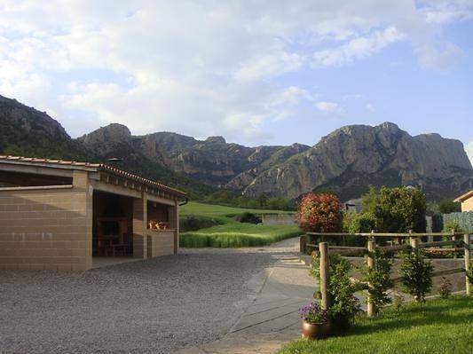 Entire holiday apartment, Cosy Apartment in Peramola with Private Parking and Excellent Views in Peramola, Lleida Province