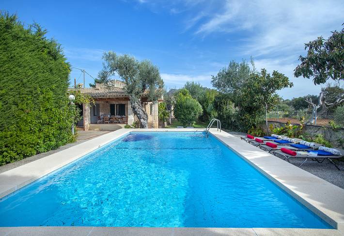 Villa für 6 Personen, mit Ausblick und Garten in Pollença