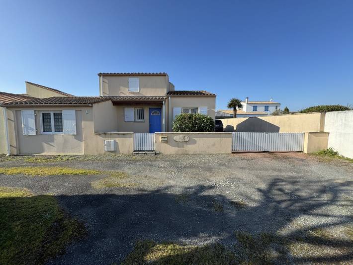 Gîte pour 6 personnes, avec terrasse et jardin