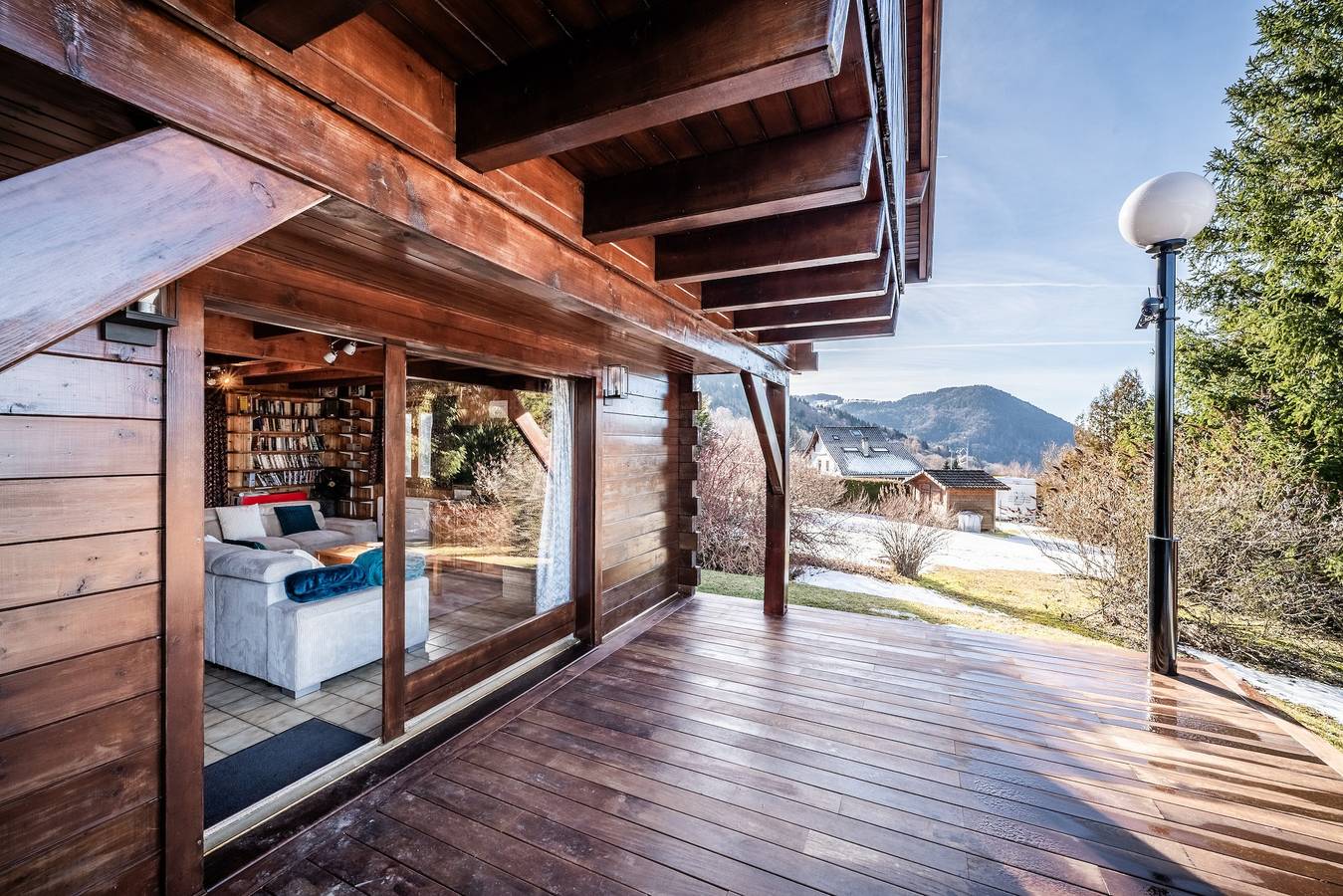 Chalet 'Des Charmes' avec vue sur les montagnes, terrasse privée et Wi-Fi in Thollon-les-Mémises, Région de Thonon-les-Bains