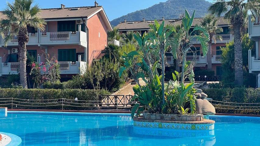 Appartamento per 7 persone, con piscina e giardino, con animali domestici in Pollina