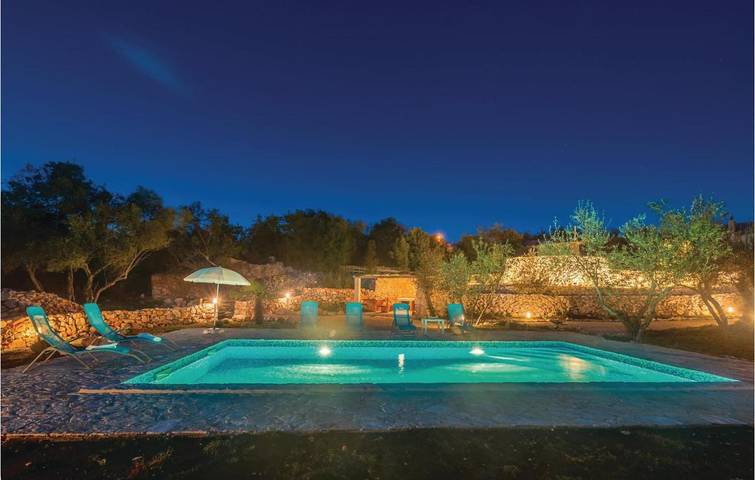 Ferienhaus für 6 Personen, mit Pool in Županje