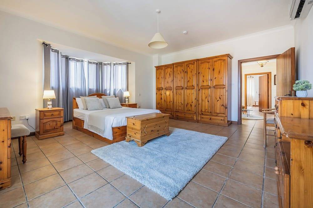 Tranquil Mansion - 3 Bed, Pool, Bbq & Gaming Room in Swieqi, Ilha de Malta