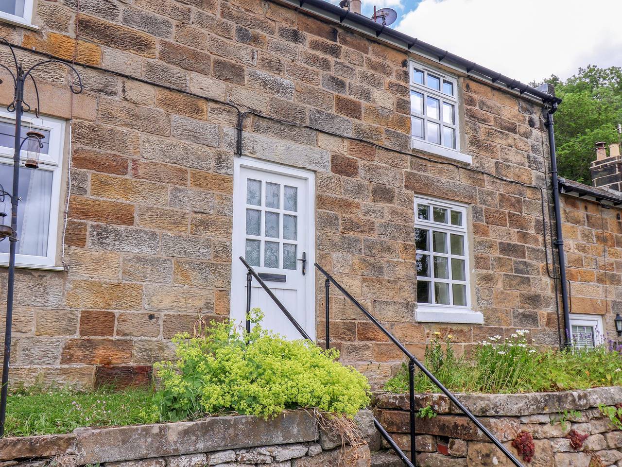 Eskdale View, 5 Hollins Cottages in North York Moors National Park