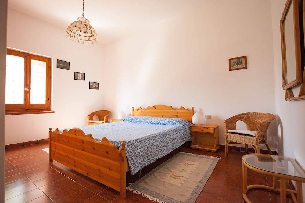 Villa Paolina: piscina privada, gran jardín, patio sombreado in Calasetta, Isla de Sant'Antioco