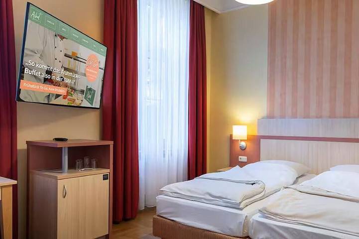 Historic Bonn Awaits | Double Room | Pets Allowed | Beethoven Hall - 0.6  mile in Bonn, Rheinland