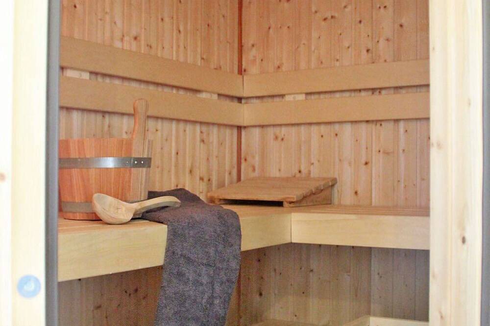 Das exklusive Ferienhaus \"Windrose“ ist ideal für eine 6-köpfige Familie oder befreundete Paare und bietet an heißen Tagen eine Abkühlung an der nahegelegenen Badestelle in Schlei, Kosel