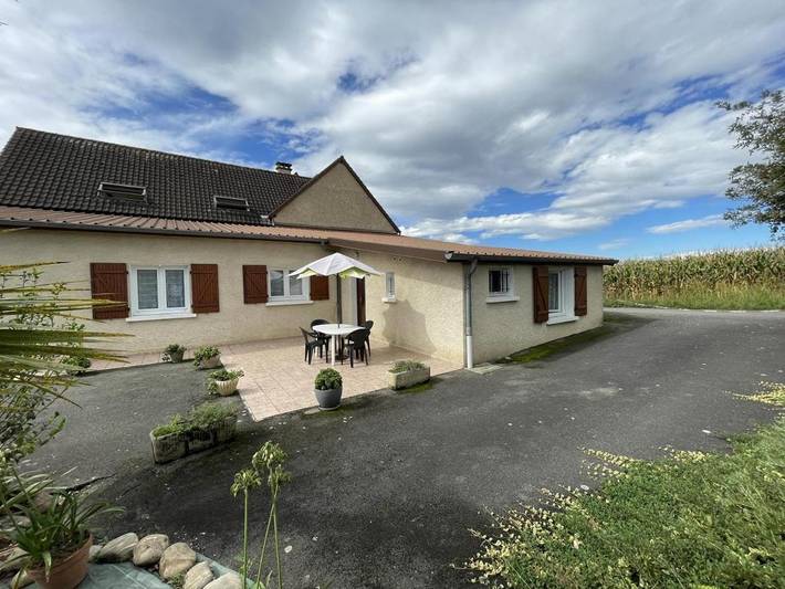 Location de vacances pour 4 personnes, avec jardin à Espoey