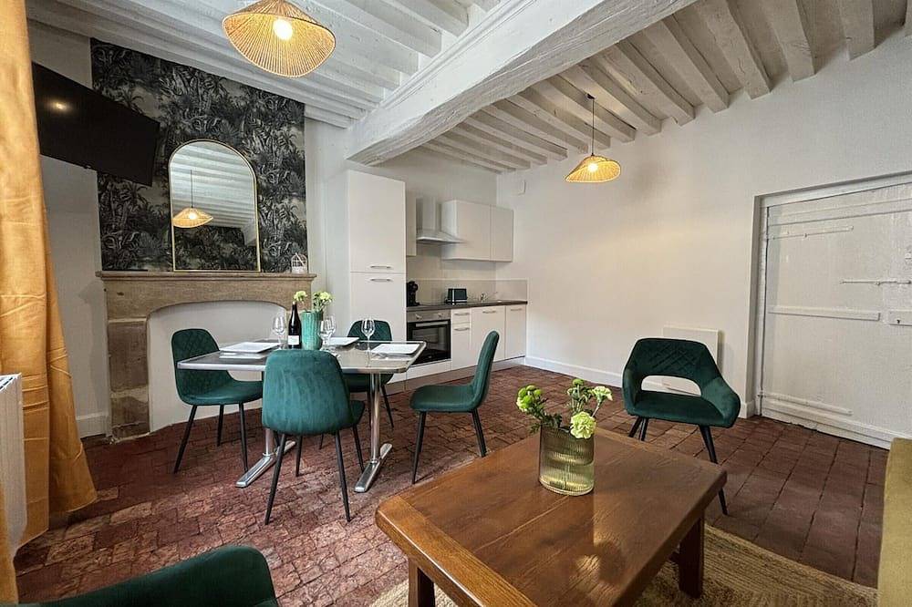Apartamento entero, ¡Encantador Dúplex Histórico en el Corazón de Moulins con 2 Habitaciones y Todas las Comodidades! in Moulins, Allier (desambiguación)