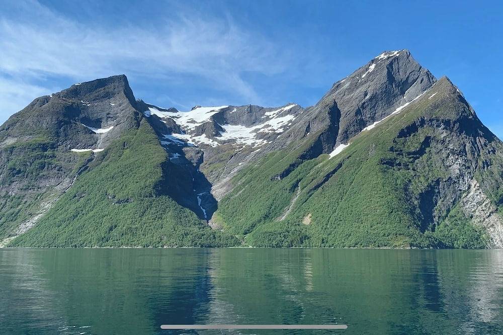 Ganze Wohnung, Elegant new apartment with sea view. Best location in Aalesund in Ålesund