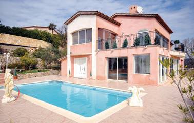 Location de vacances pour 14 personnes, avec terrasse ainsi que jardin et piscine, animaux acceptés à Les Adrets-de-l'Estérel