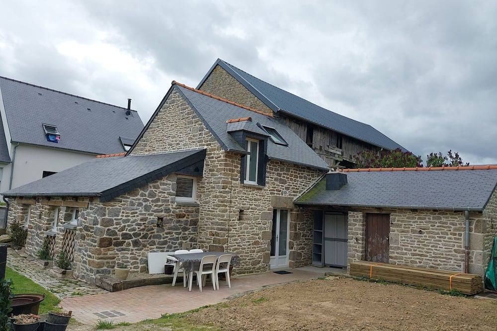 Nebengebäude mit lokalem Charme in Saint-Carné, Région de Dinan