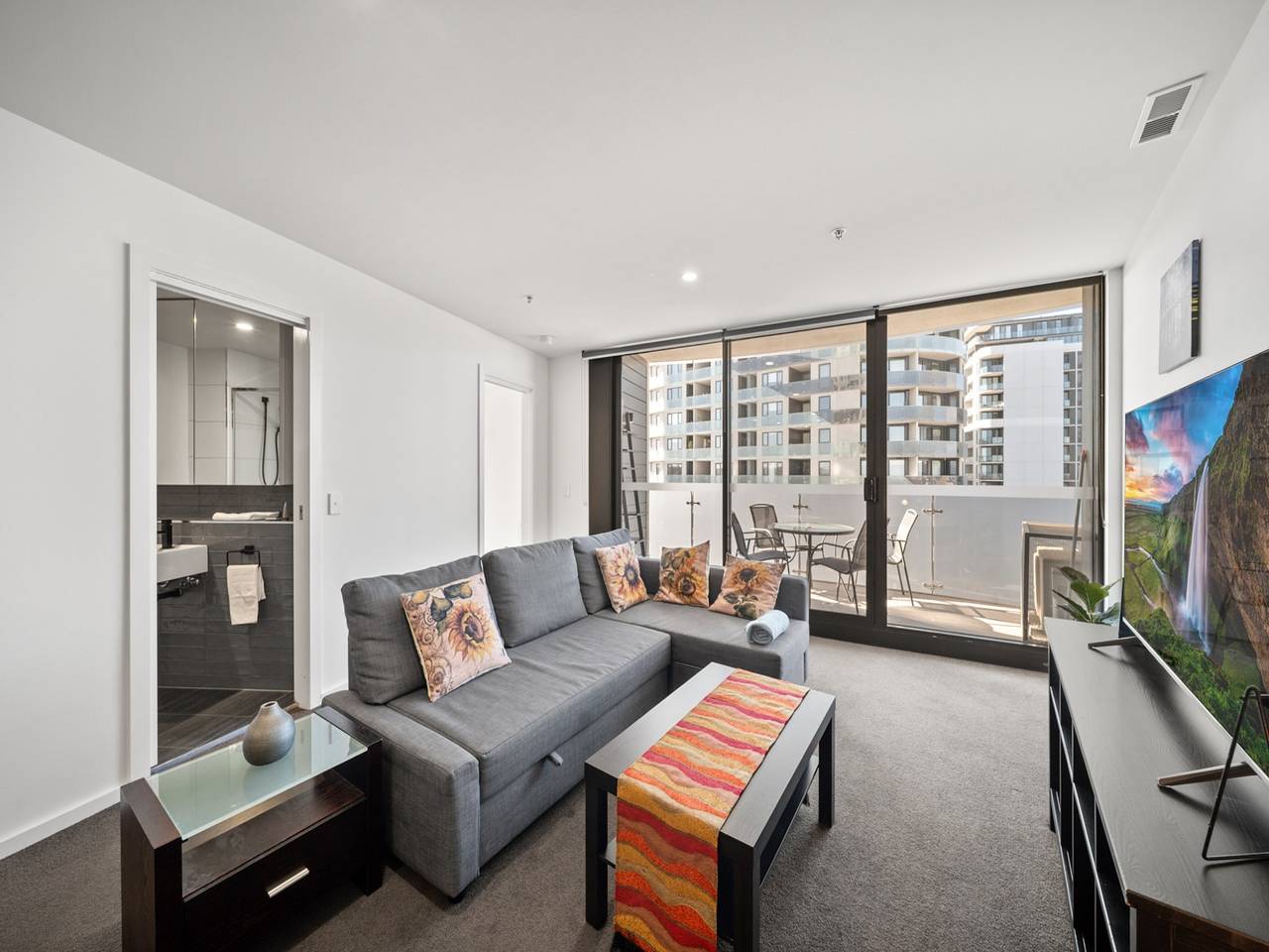 Ganze Wohnung, Lichtdurchflutetes 1-Zimmer-Apartment mit Pool und Fitnessstudio in Canberra, Australian Capital Territory