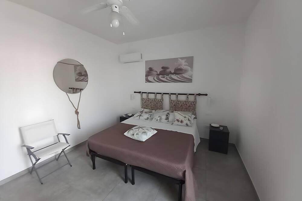 Apartamento entero, Casa vacacional 'Calarossa Tourist House Di Ale & Anny' con vistas al mar, Wi-Fi y aire acondicionado in Terrasini, Provincia de Palermo